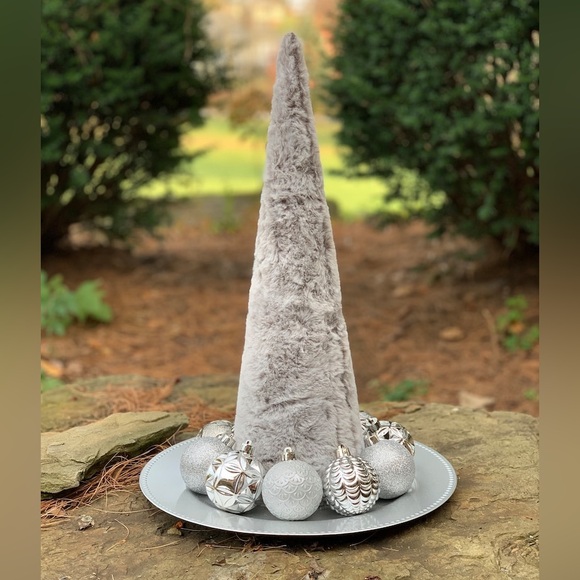 Christmas faux fur trees & Gnomes decors - total of 5 items- New W/ tags
